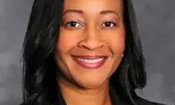 귀넷 교육위 새 의장에 아드리엔 시몬스