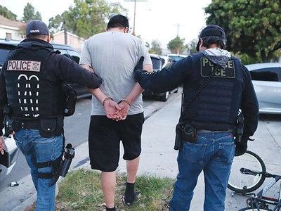 불체자 단속 시작됐다… “학교·교회 등서도 체포”