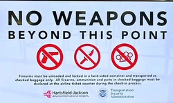 공항 내 총기 반입 교통안전청 직원 체포