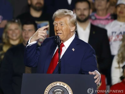 트럼프 "대통령 세 번 또는 네 번"…'연임 제한 무시' 농담