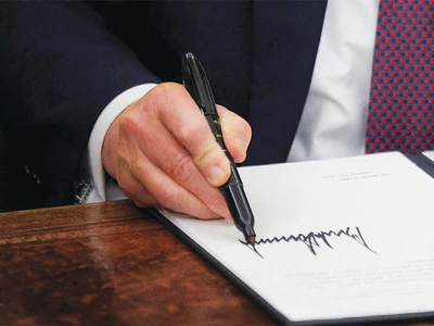 백악관 “트럼프, 1주일간 행정명령 300개 이상”