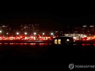 여객기·헬기 충돌…강에 추락해 탑승 67명 생존 미확인