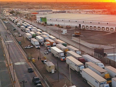 트럼프, 멕시코·캐나다 관세 한달 전격 유예