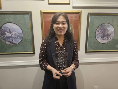 〈포토뉴스〉 기자협회, 이임하는 송현애 영사에 감사패