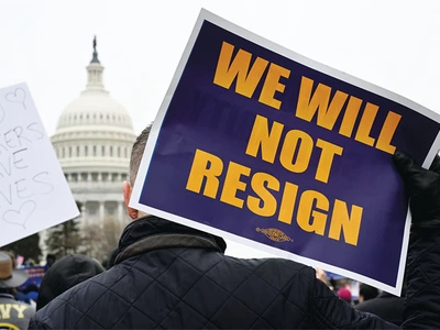 트럼프 ‘해고 칼바람’… 한인들도 ‘발등에 불’