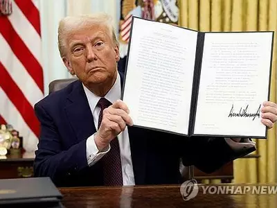 “미 공식 언어는 영어”… 트럼프 행정명령