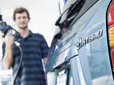 연비·편리 겸비… 차업계, 하이브리드로 ‘유턴’