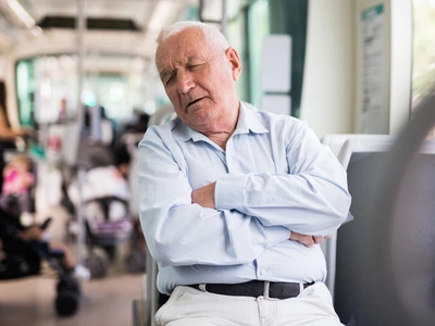 “졸려서 낮잠 잤을 뿐인데”… 치매 걸릴 위험과 연관성