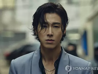 유노윤호, 밤 10시 후 강남 식당 머물다 경찰 입건