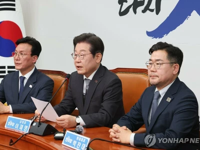 [尹파면] 이재명 "민생 안정이 제일 중요…분열·대립 최소화하도록 노력"