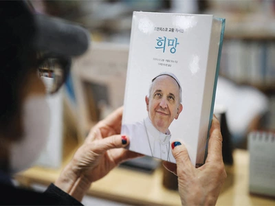 한국 아낀 프란치스코 교황… 참사 때마다 위로하고 기도