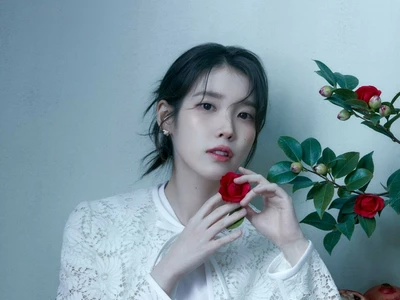 아이유, 10여년간 억대 스트리밍 20곡…총재생수 30억회