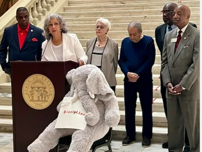 학생의 교사 폭행, 부모에 책임 묻는다