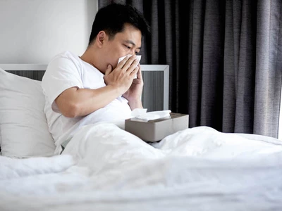 재채기만 했을 뿐인데 골절… 척추압박골절 피하려면