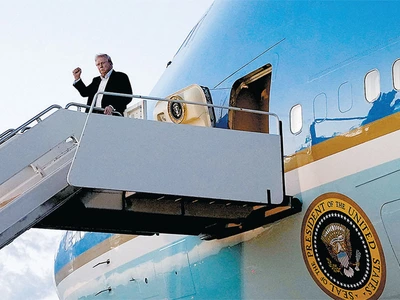 4억달러 전용기 ‘선물 받는’ 트럼프