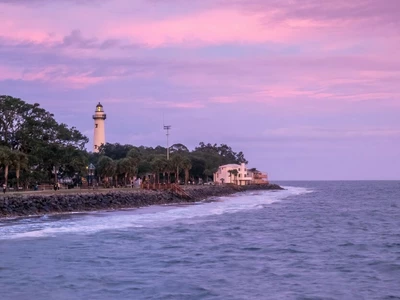 St.사이먼스 섬, 남부 최고 해변 마을