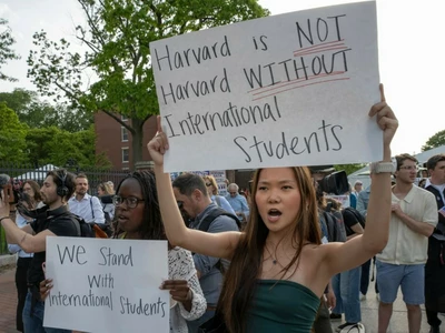 "학생들 건드리지 말라" 하버드 재학생들 반트럼프 시위