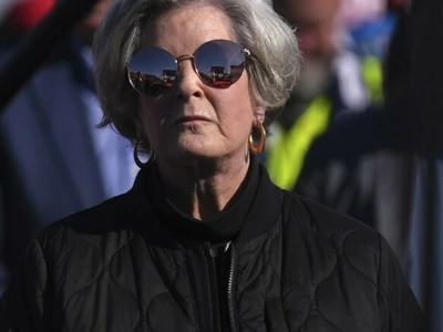 "나 백악관 비서실장인데 송금 좀"