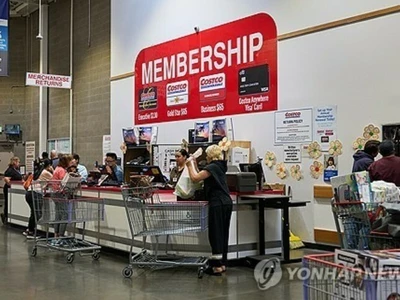 "싼데 줄 서는 것 쯤이야" 창고형 할인점 '특수'