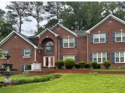 주인 사망한 빈집 무단점거에 파티까지