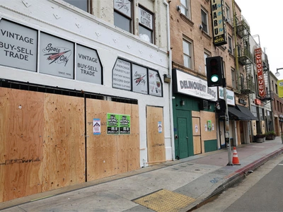 외식도 샤핑도 급감… 이민자 단속에 발등 찍힌 경제