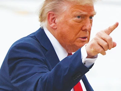 트럼프, 반대시위 아랑곳  “불체자 추방 확대하라” 지시