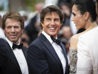 톰 크루즈, 아카데미 공로상 수상…첫 오스카 트로피 품에