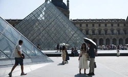 루브르 박물관 느닷없이 ‘전면 휴관’