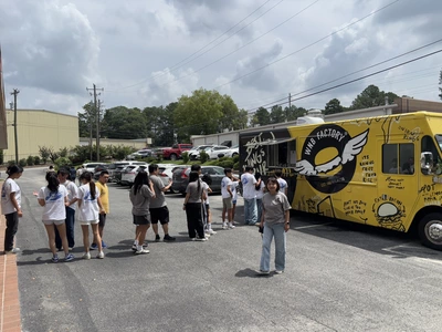 밀알 여름학교 종강식에 WNB 푸드트럭, 왜