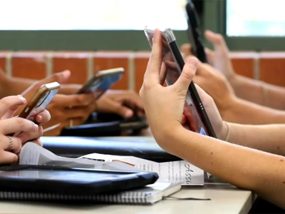 각 교육구 K-8 교내 휴대전화 사용금지 준비 골몰