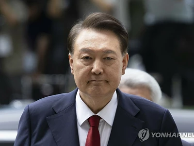 윤석열 전 대통령 내란특검에 재구속…법원 "증거인멸 우려"