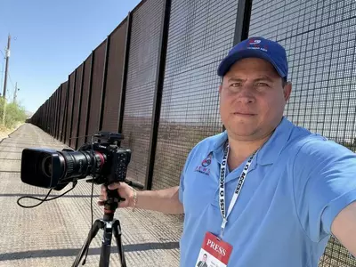 히스패닉 기자 공소 기각에도 여전히 구금