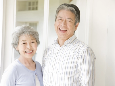 뇌는 가짜 웃음 구별 못해… 억지로 웃어도 건강에 도움 된다