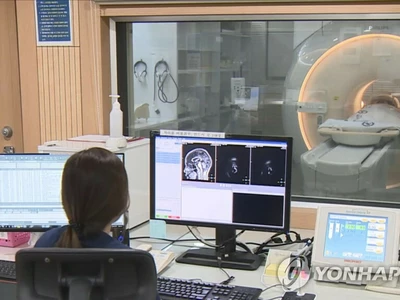 금속 목걸이 차고 있다가 MRI로 빨려 들어간 남성 중태