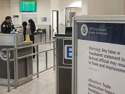 “미, 방문 외국인들에 비자 수수료 250달러 부과할 듯”