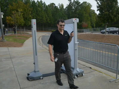 공항처럼…귀넷 중고생 등교 시 금속탐지기 통과해야