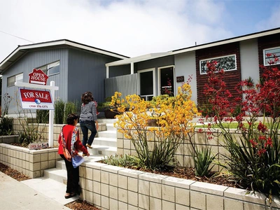 6월 주택거래 감소… 집값은 또 최고치