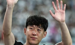 울보 손흥민, 한여름 6만여 '하얀 열기' 받으며 토트넘과 작별