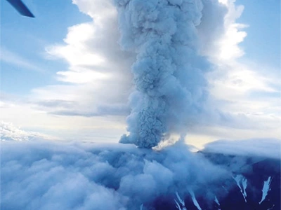 캄차카 강진에 화산 폭발