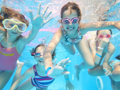 물놀이 후 콘택트렌즈 끼지 마세요… 렌즈에 세균 갇혀 염증