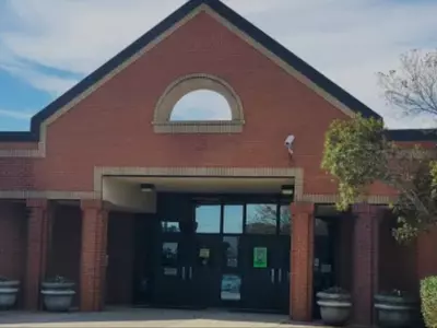 귀넷 중학교에 칼 들고 무단침입