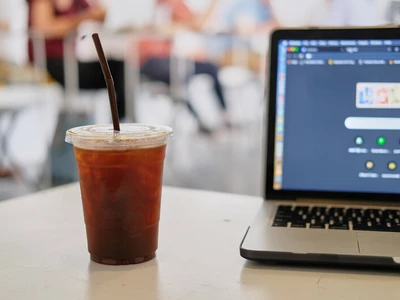 아침저녁으로 아이스 아메리카노?… 더위 식히려다 충치 생긴다