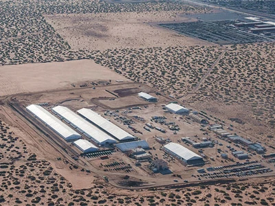 황무지 한 가운데 신축되는 이민 구치소