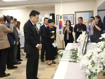 "애국지사님, 고국서 편히 영면하소서!"