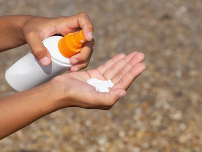 썬크림 몸에 해롭다?… “썬크림 기피가 훨씬 더 큰 위험”