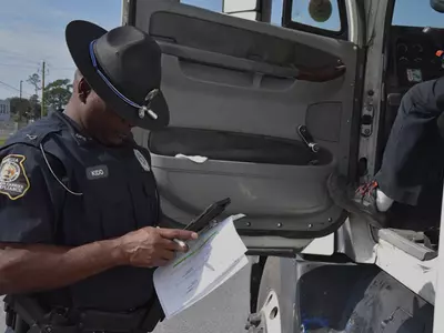 ‘고속도로의 무적자’ 대형 트럭 “꼼짝마”