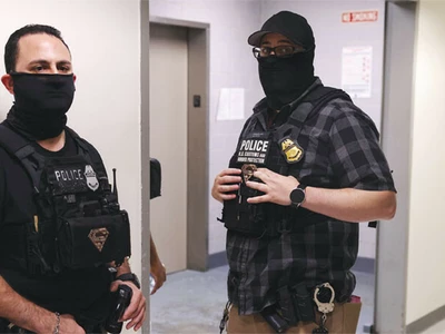 “체포 두려워 아이 홀로 법정 출두”