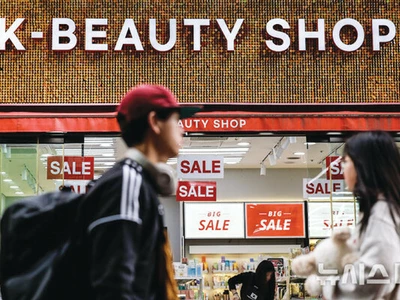 진격의 K-뷰티… 한국 화장품 매력에‘푹’