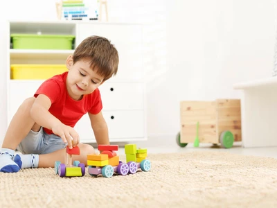 ‘암벽 등반·밧줄 그네’… 아이들 놀이방, 득일까 실일까?