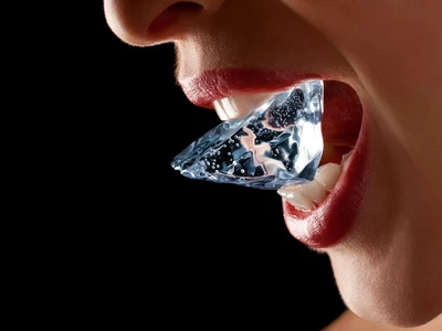 무심코 깨문 얼음에 악!… 생활습관이 치아 건강 좌우